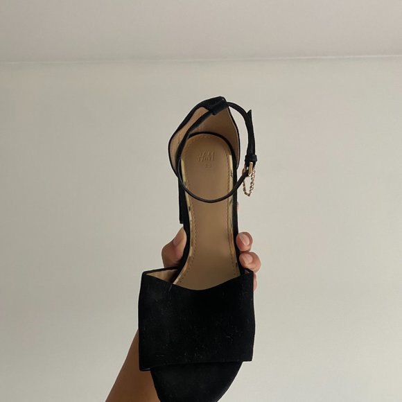 h&m black heels! (black & gold, size 8) - Picture 5 of 6